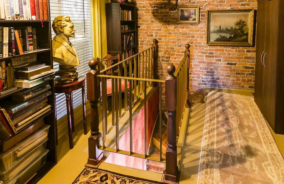 Russell Manor Bed & Breakfast-1
