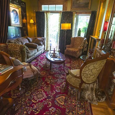 Russell Manor Bed & Breakfast-3